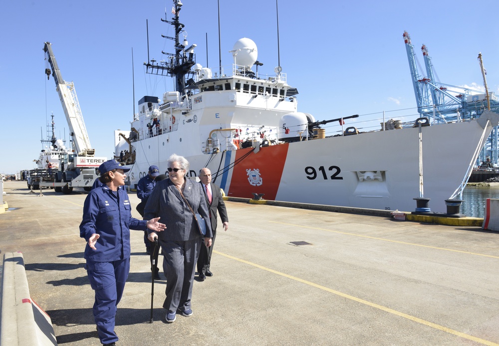 Base Portsmouth command hosts tour for City of Portsmouth, Va mayor and council members