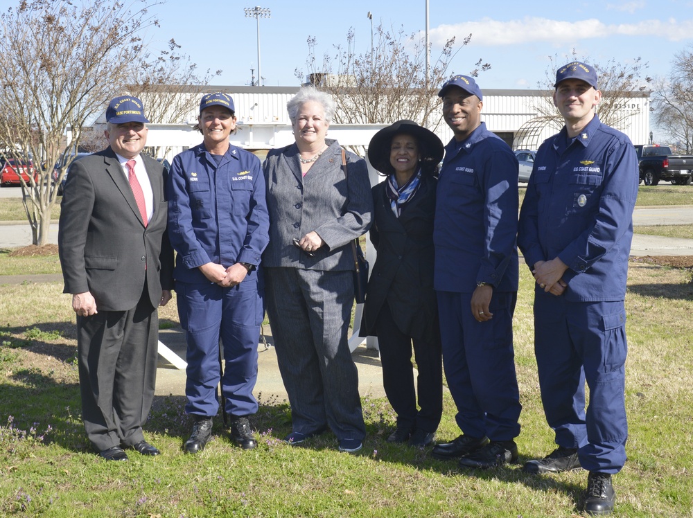 Base Portsmouth command hosts tour for City of Portsmouth, Va mayor and council members