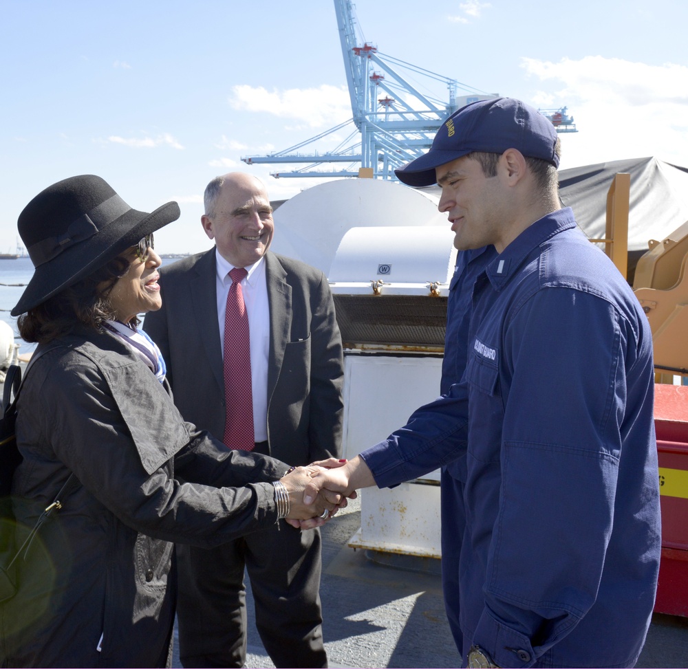 Base Portsmouth command hosts tour for City of Portsmouth, Va mayor and council members