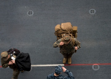 31st MEU personnel onload, USS Bonhomme Richard