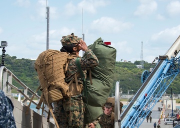 31st MEU personnel onload, USS Bonhomme Richard