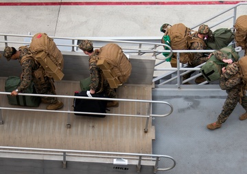 31st MEU personnel onload, USS Bonhomme Richard