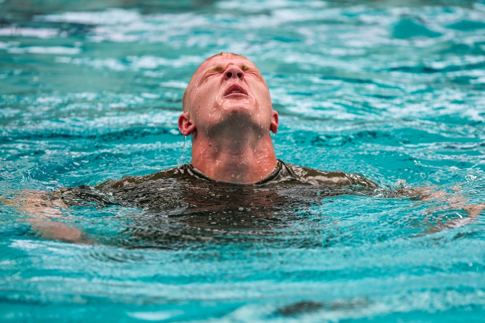 Amphibious: Recon Marines prepare for Dive School