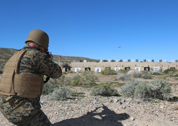 CLB-453 trains aboard MCLB Barstow