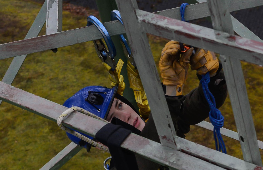 1 CMXS Airmen train with their heads in the clouds