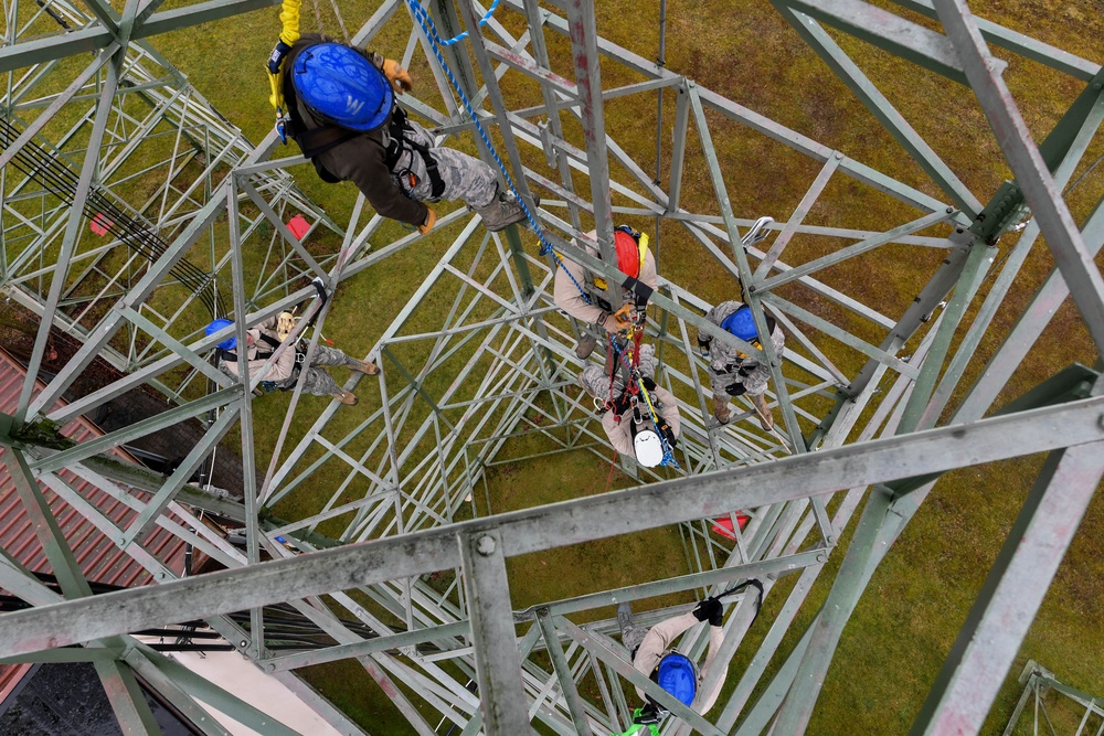 1 CMXS Airmen train with their heads in the clouds