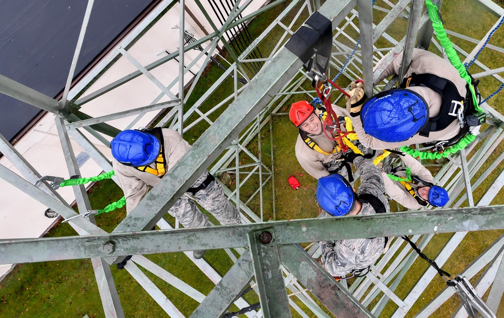 1 CMXS Airmen train with their heads in the clouds