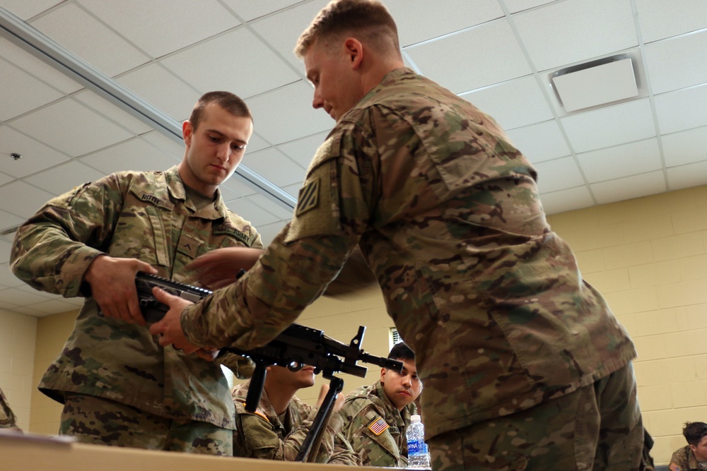 'Can Do' Soldiers improve machine gun knowledge