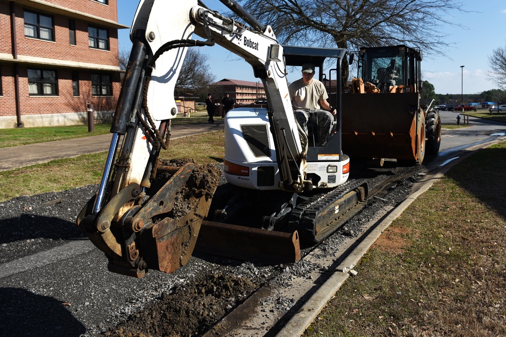 19th CES &quot;Dirt Boyz&quot; repair Little Rock AFB roads