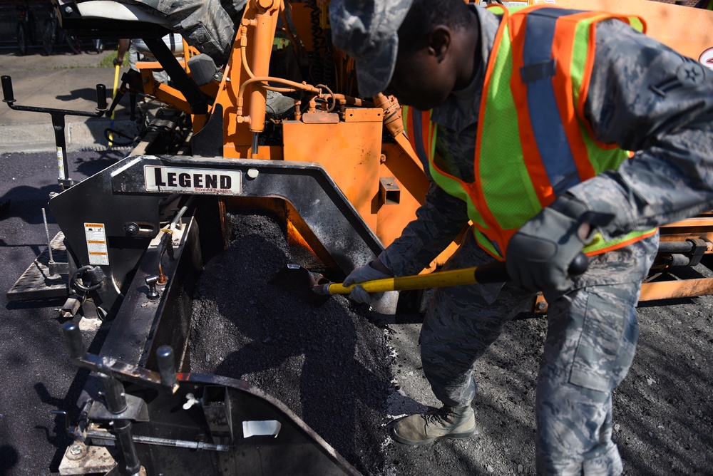 19th CES &quot;Dirt Boyz&quot; repair Little Rock AFB roads