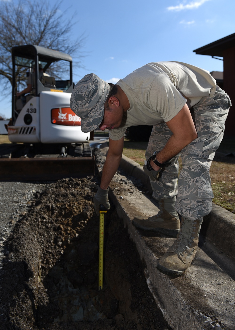 19th CES &quot;Dirt Boyz&quot; repair Little Rock AFB roads