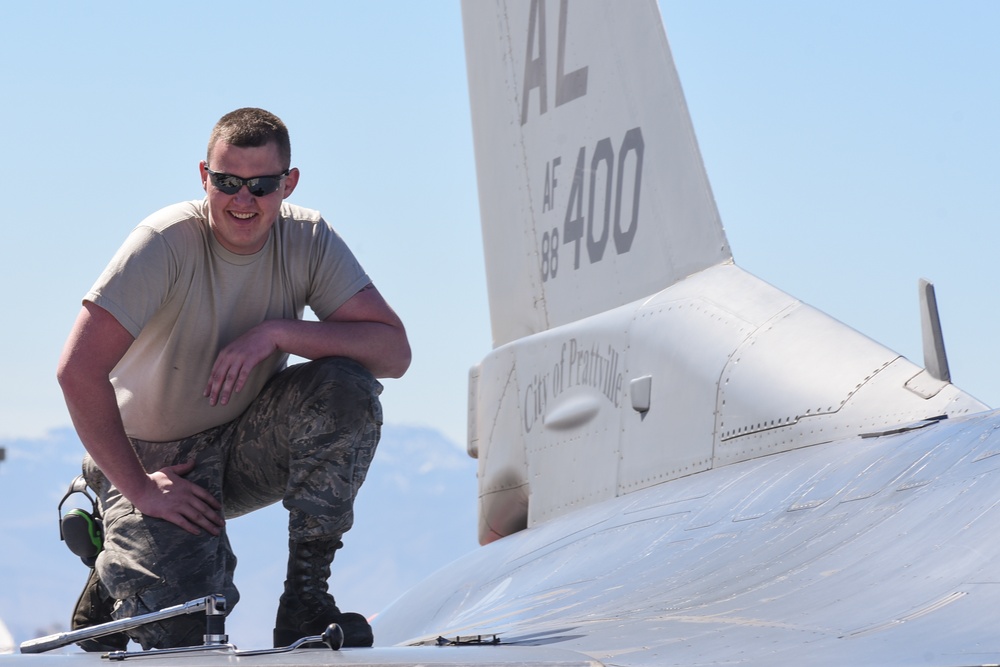 187th Fighter Wing maintainers during Red Flag 17-2