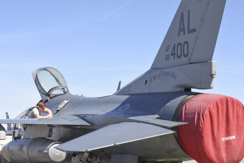 187th Fighter Wing maintainers during Red Flag 17-2