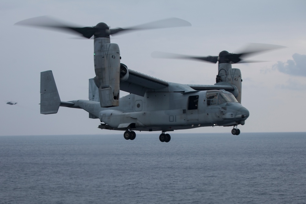 VMM-262 (Rein.) flight at sea