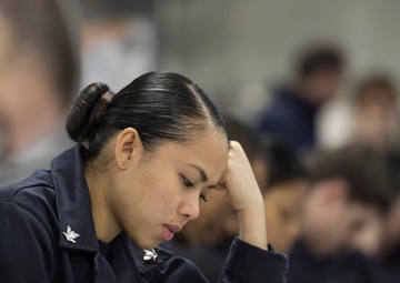 Makin Island Sailors Take E-5 Exam