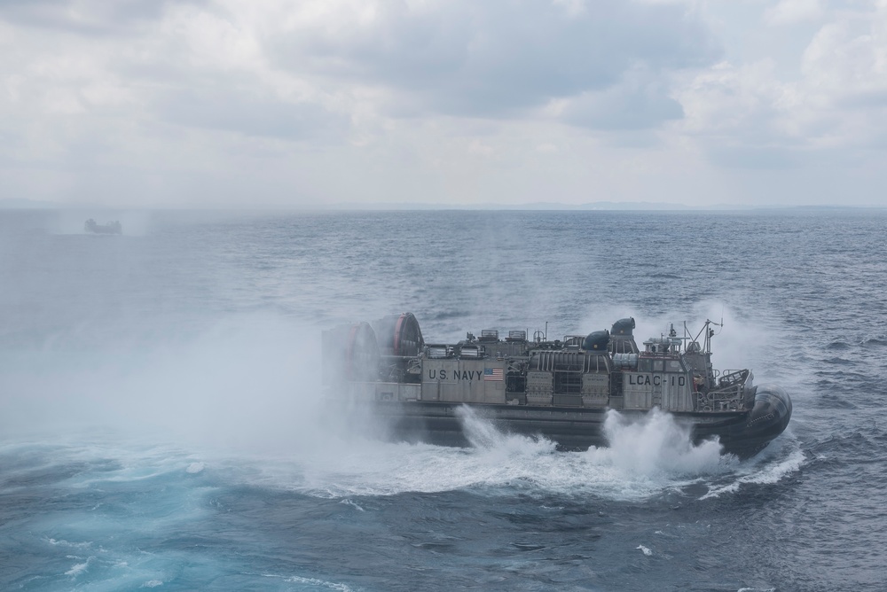 USS Bonhomme Richard (LHD 6) LCAC's Conduct Amphibious Integrated Training (AIT)