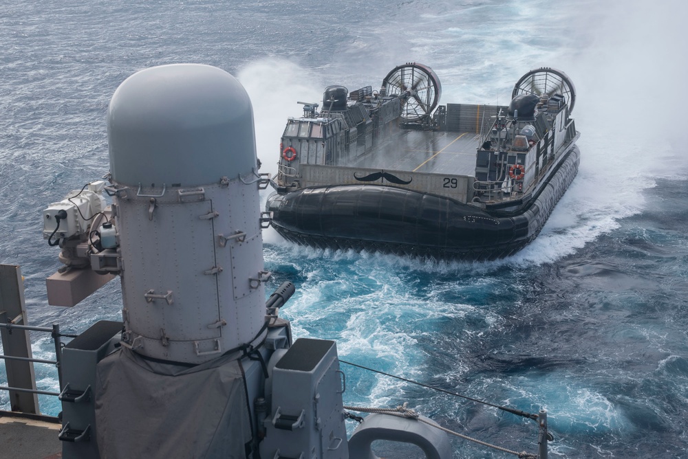 USS Bonhomme Richard (LHD 6) LCAC's Conduct Amphibious Integrated Training (AIT)