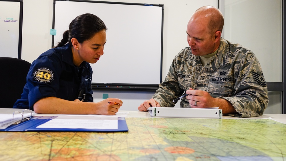 U.S. Airmen teach intelligence course in Australia