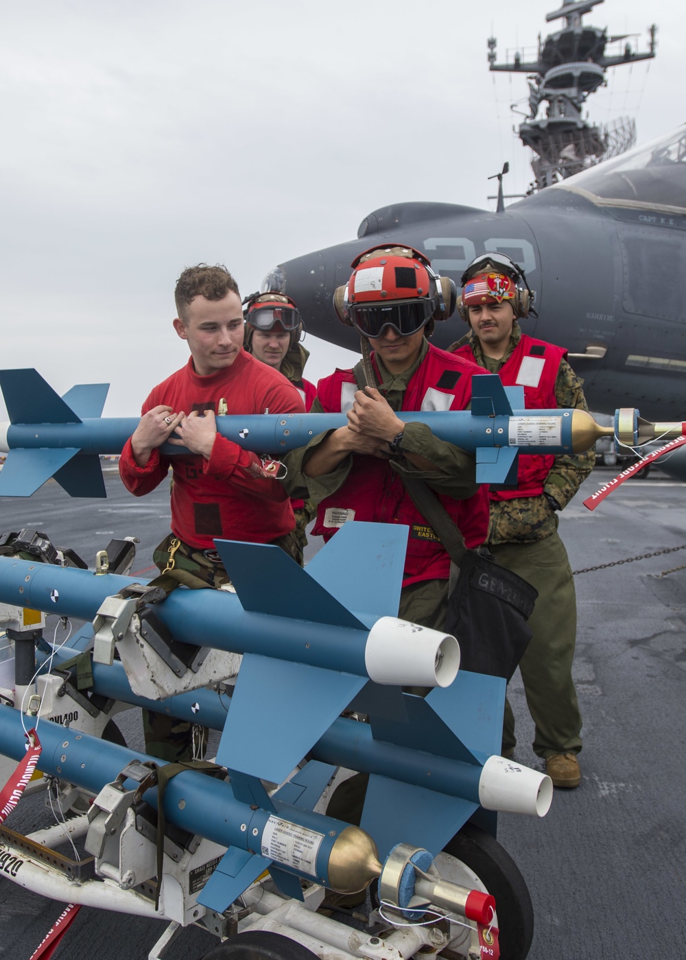 USS Bonhomme Richard (LHD 6) AV-8B Harrier Ordnance Upload