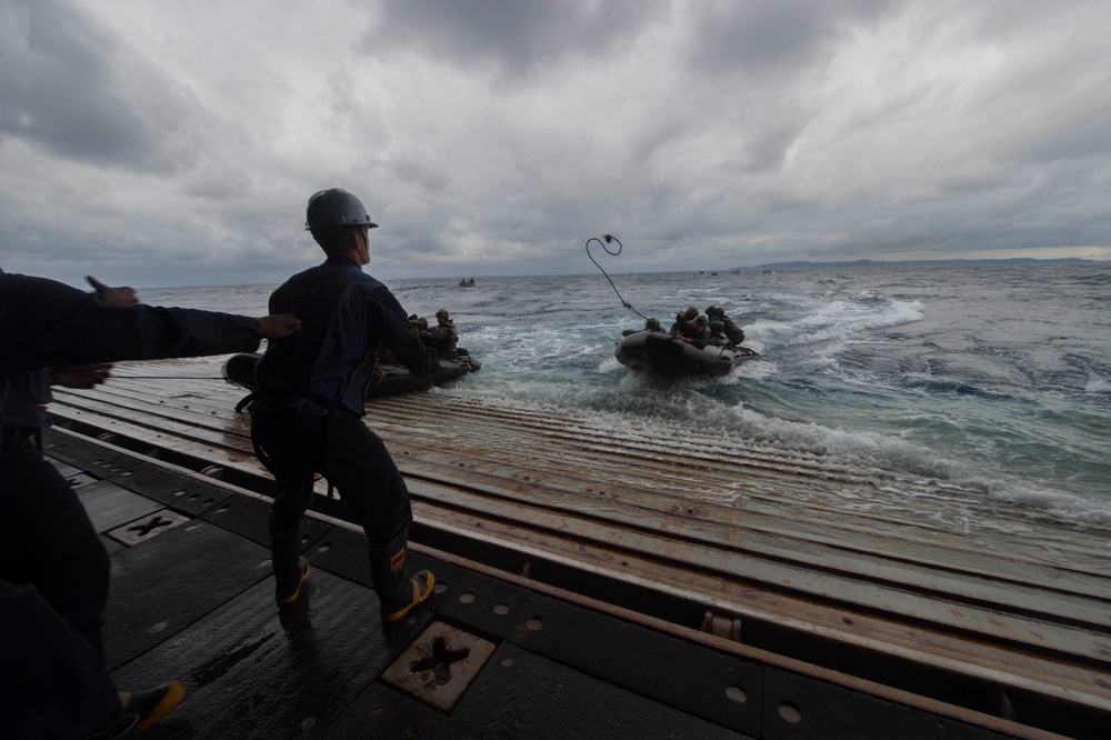 Green Bay and 31st MEU conduct CRRC rehearsal