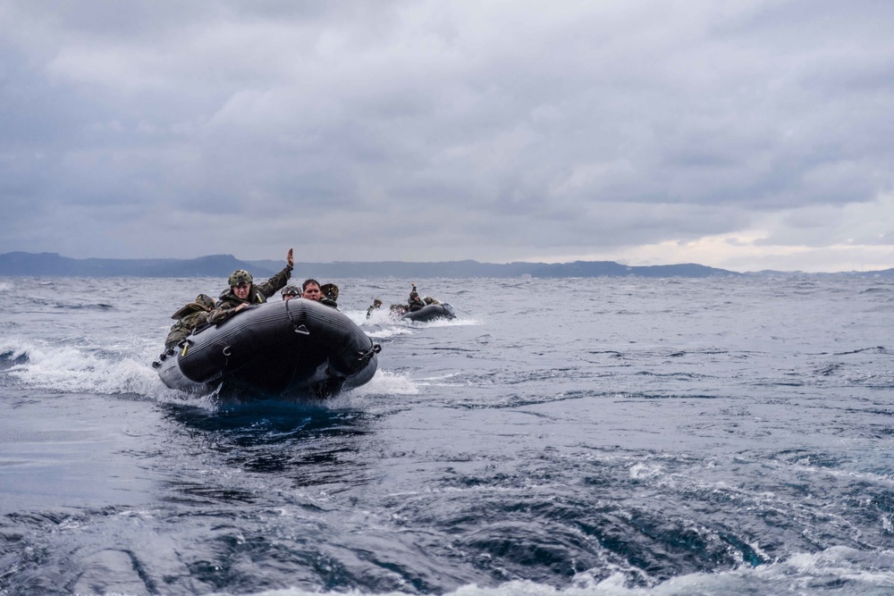 Green Bay and 31st MEU conduct CRRC rehearsal off the coast of Okinawa