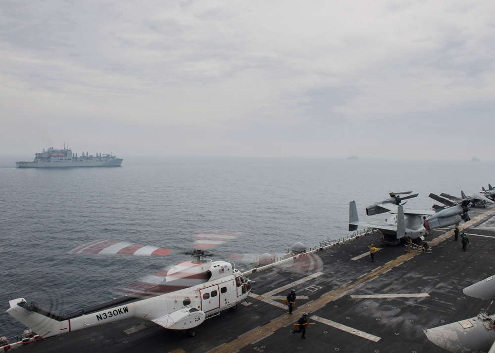 USS MAKIN ISLAND VERTICAL REPLENISHMENT