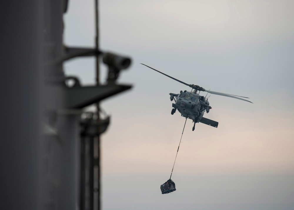 USS Makin Island VertRep