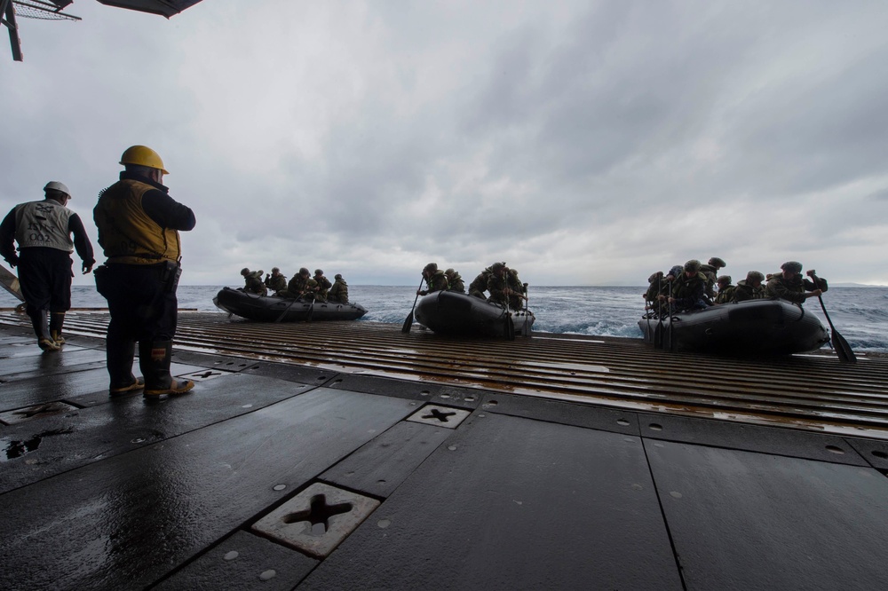 Green Bay and 31st MEU conduct CRRC rehearsal