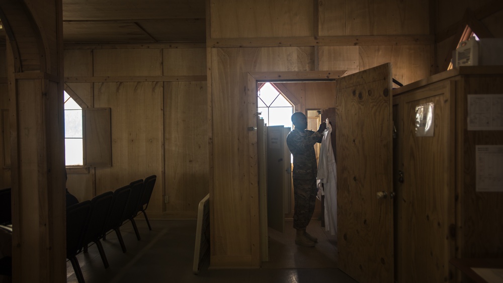 Kandahar chaplain provides services, counseling