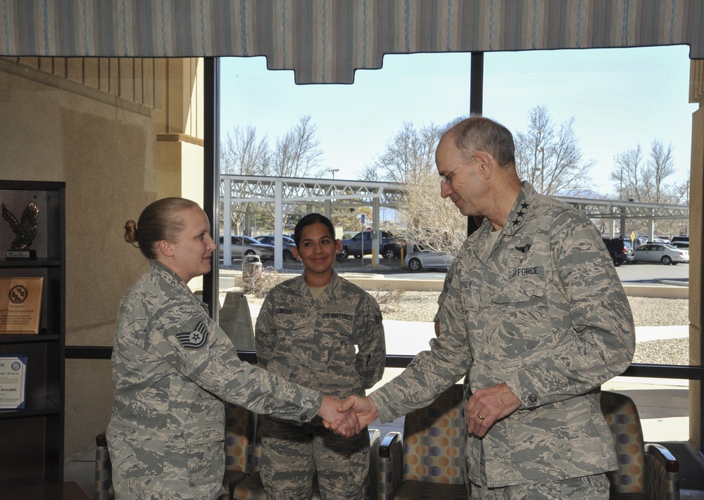 AF surgeon general visits Kirtland medics