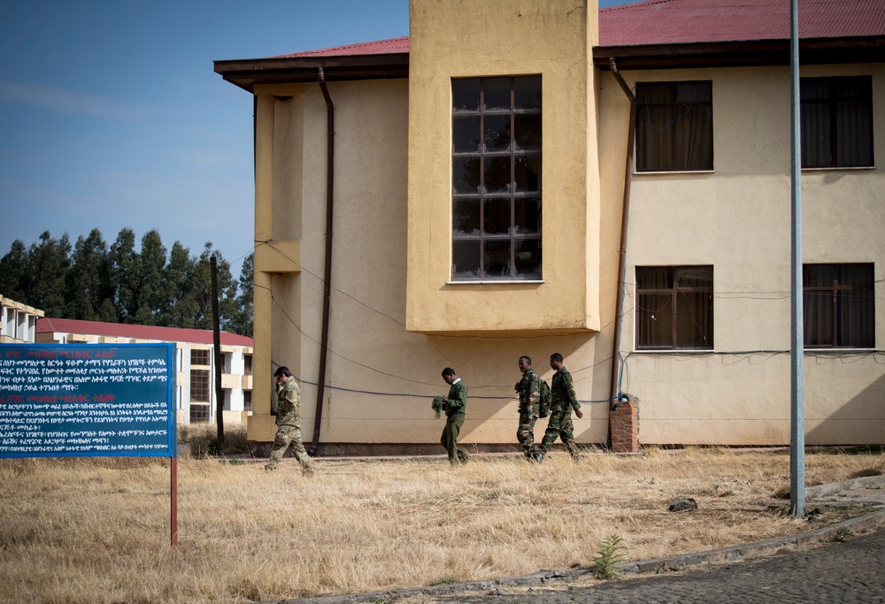 U.S. Navy EOD trains ENDF