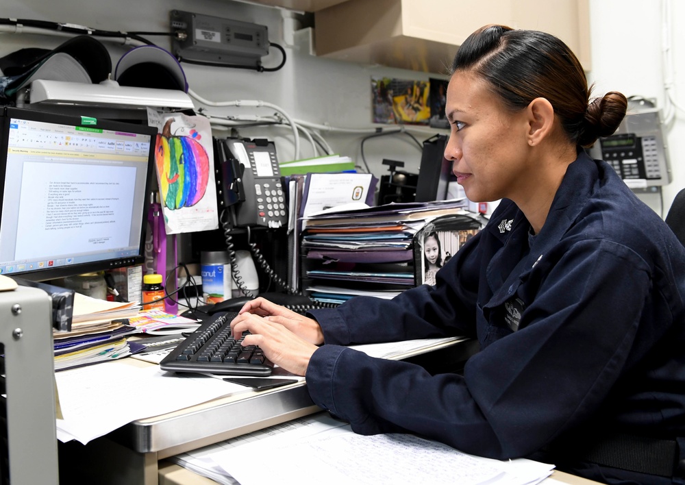 USS Wayne E. Meyer Sailors Prepare for Advancement Exam