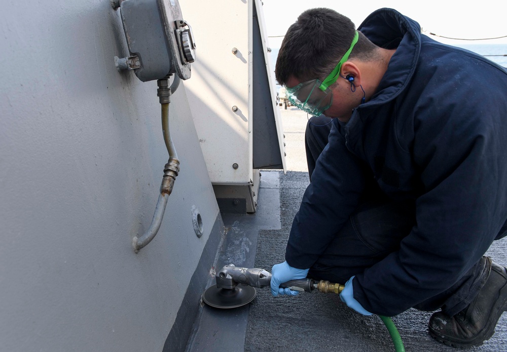 USS Wayne E. Meyer (DDG 108) Performs Preservation Operations