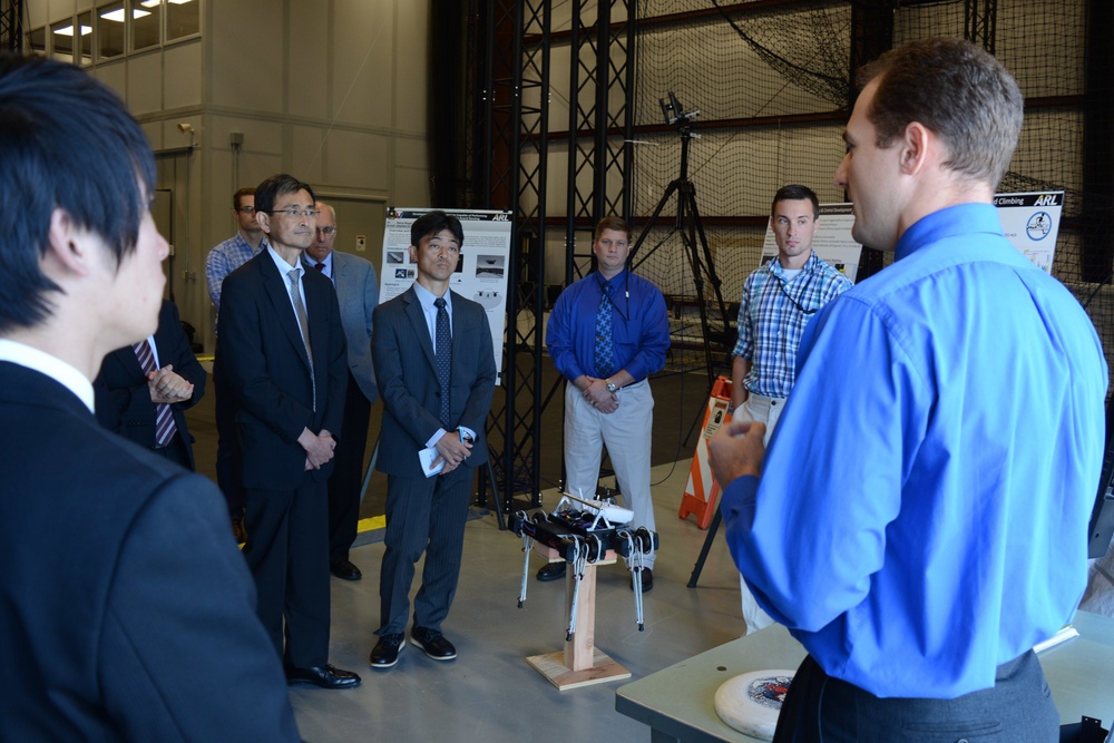 Japanese industry delegation visits Army lab