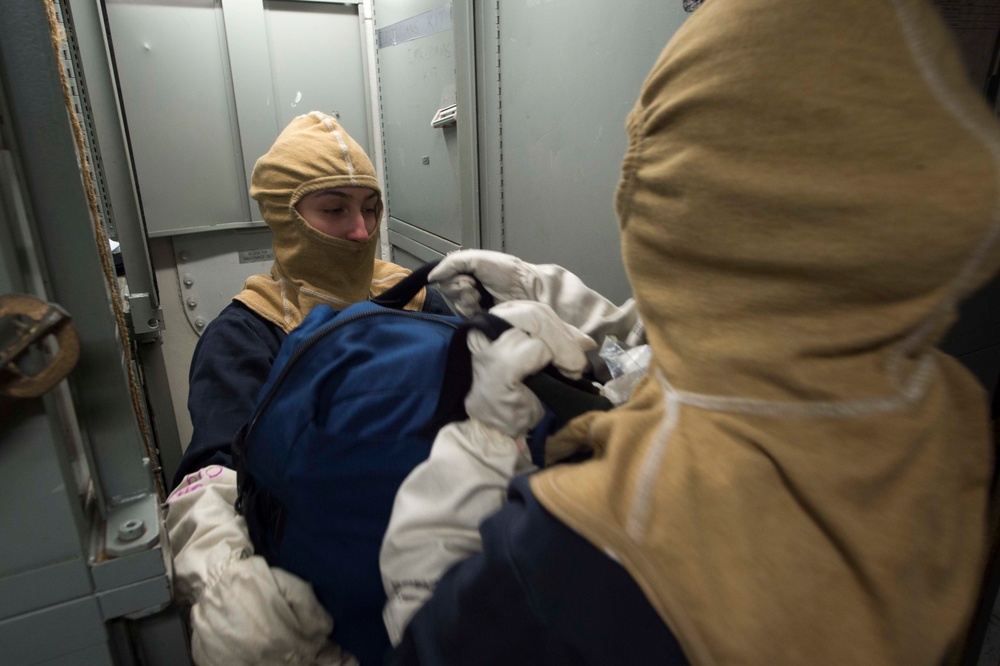 Marines and Sailors DC training aboard USS Bonhomme Richard (LHD 6)