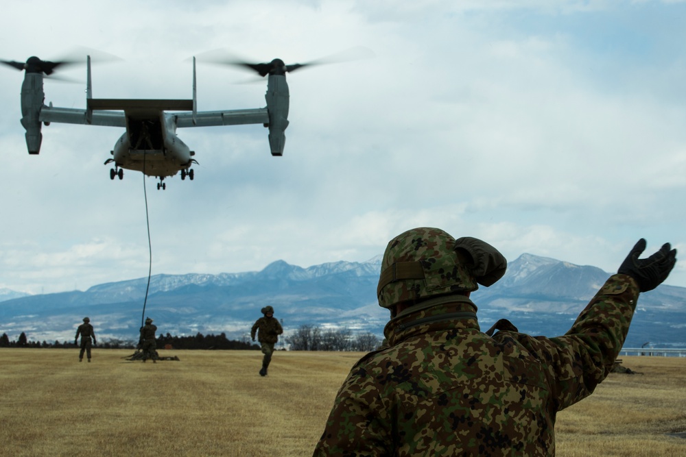 Japanese Soldiers fast rope off Osprey