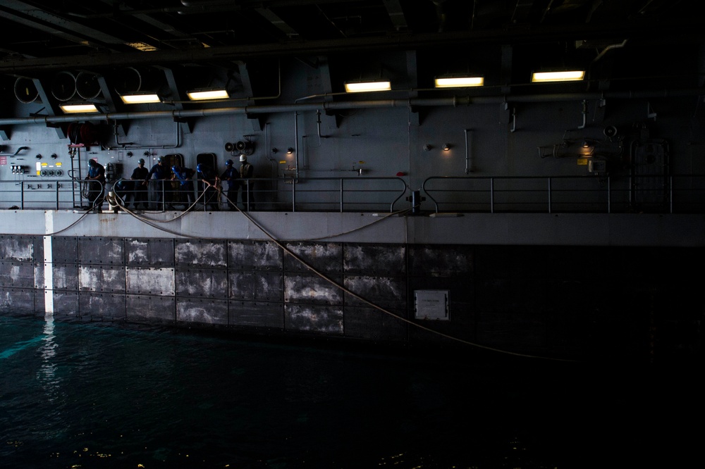 LCUs embark and disembark from USS Green Bay