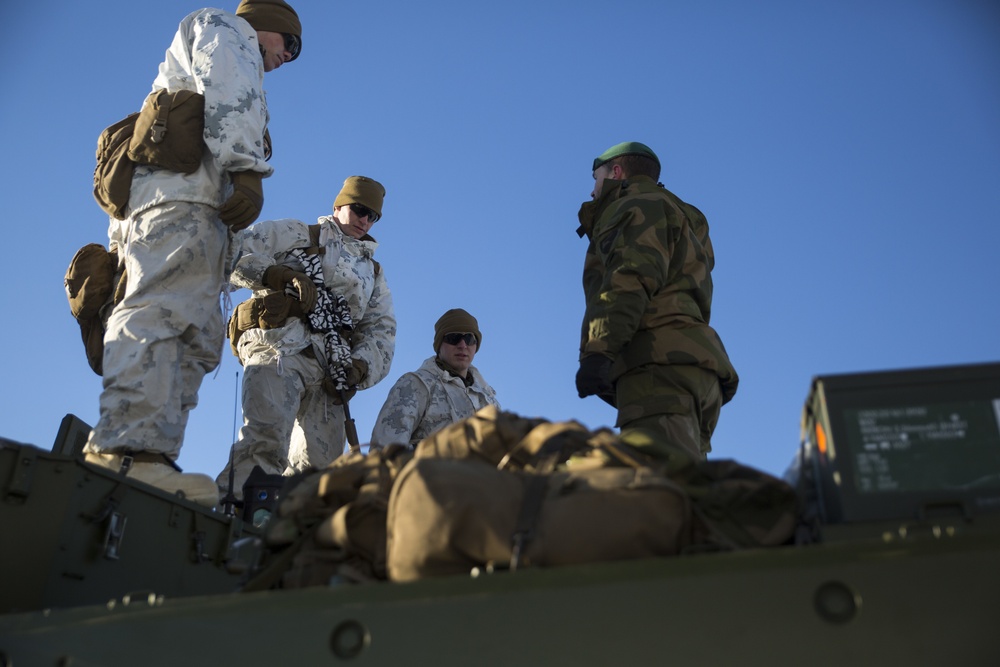 Norwegian Minister of Defence visits U.S. Marines