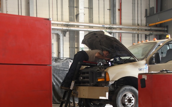 Air Force mechanics put wheels on the ground