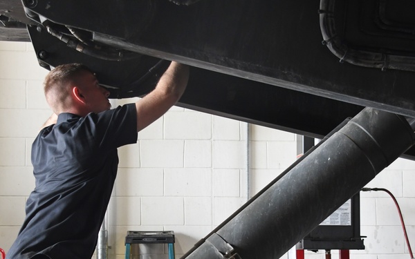Air Force mechanics put wheels on the ground