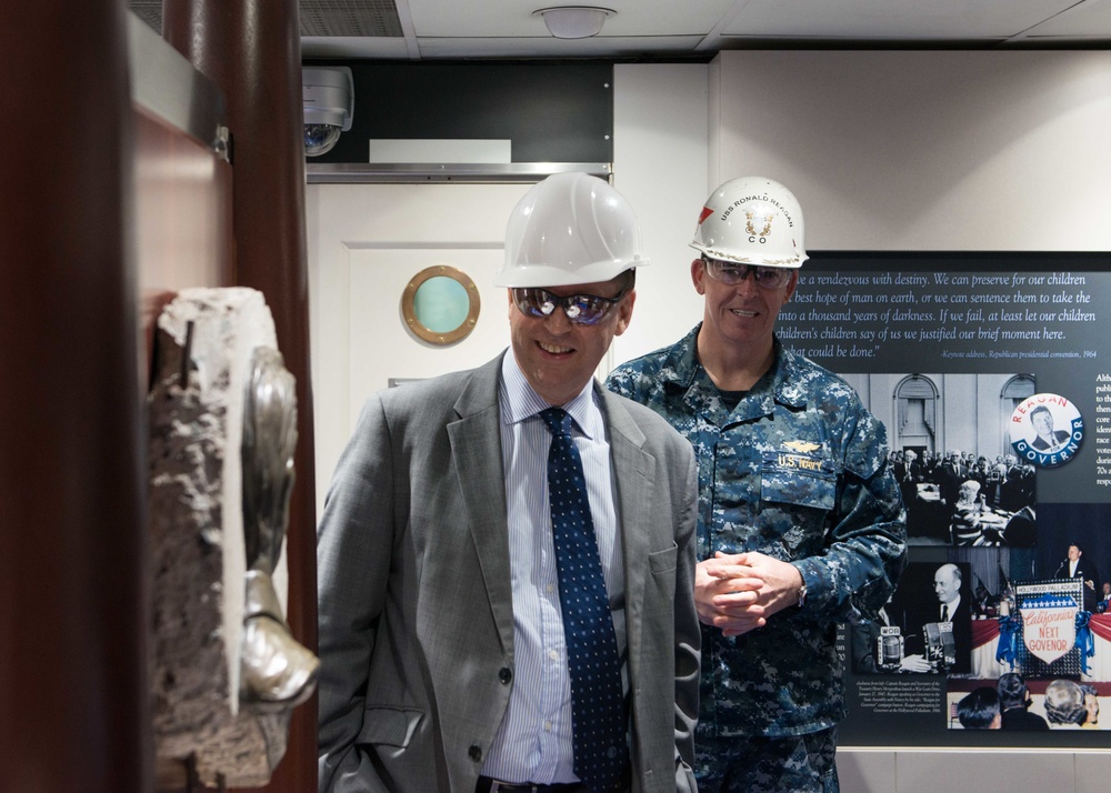 Capt. Buzz Donnelly USS Ronald Reagan (CVN 76) Gives Tour