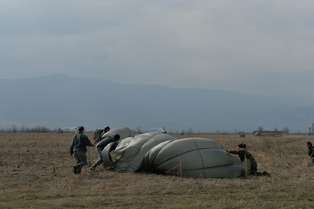 IN THE ZONE: BULGARIAN MILITARY, RAMSTEIN AIRMEN EXECUTE PERSONNEL DROPS