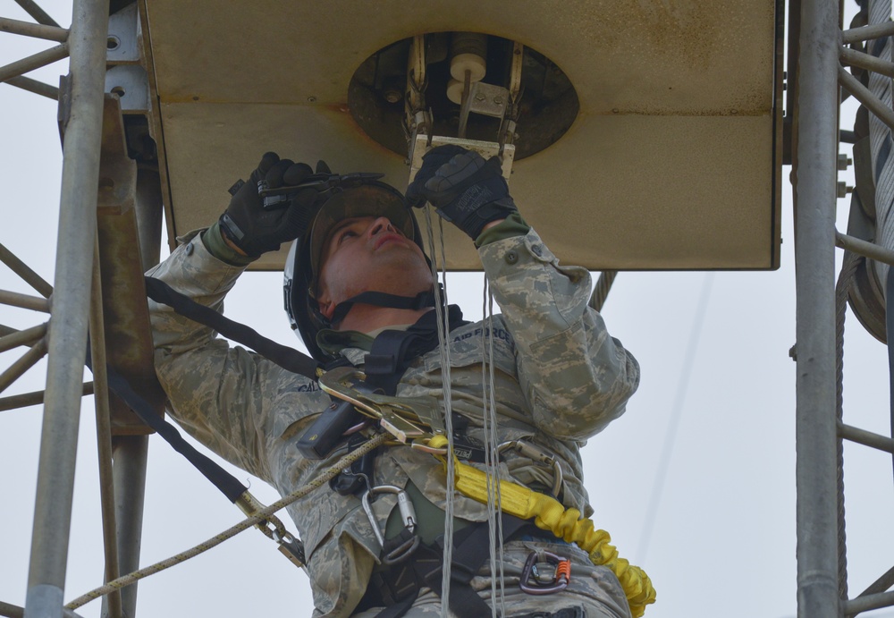 Cable dawgs remove antenna tower