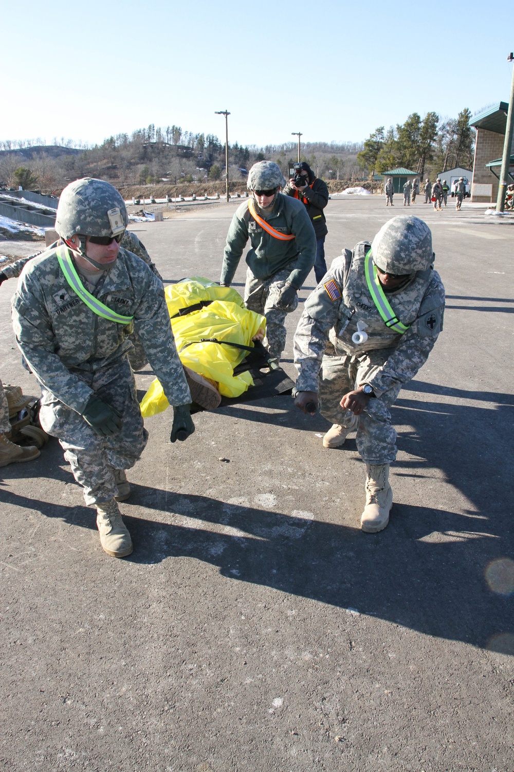 Medics train for MEDEVAC during Op Cold Steel 2017