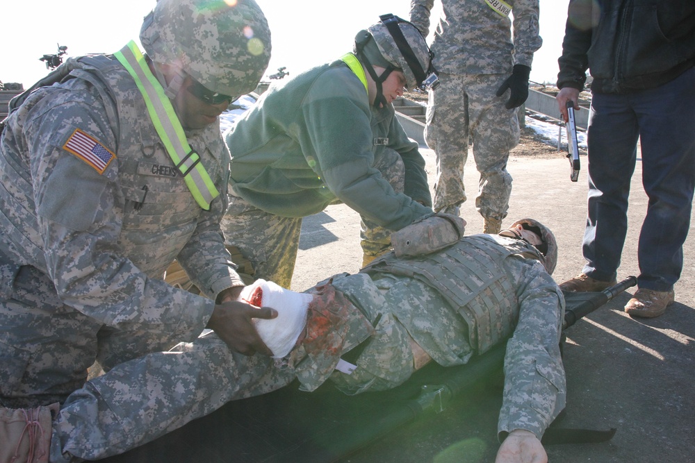 Medics train for MEDEVAC during Op Cold Steel 2017