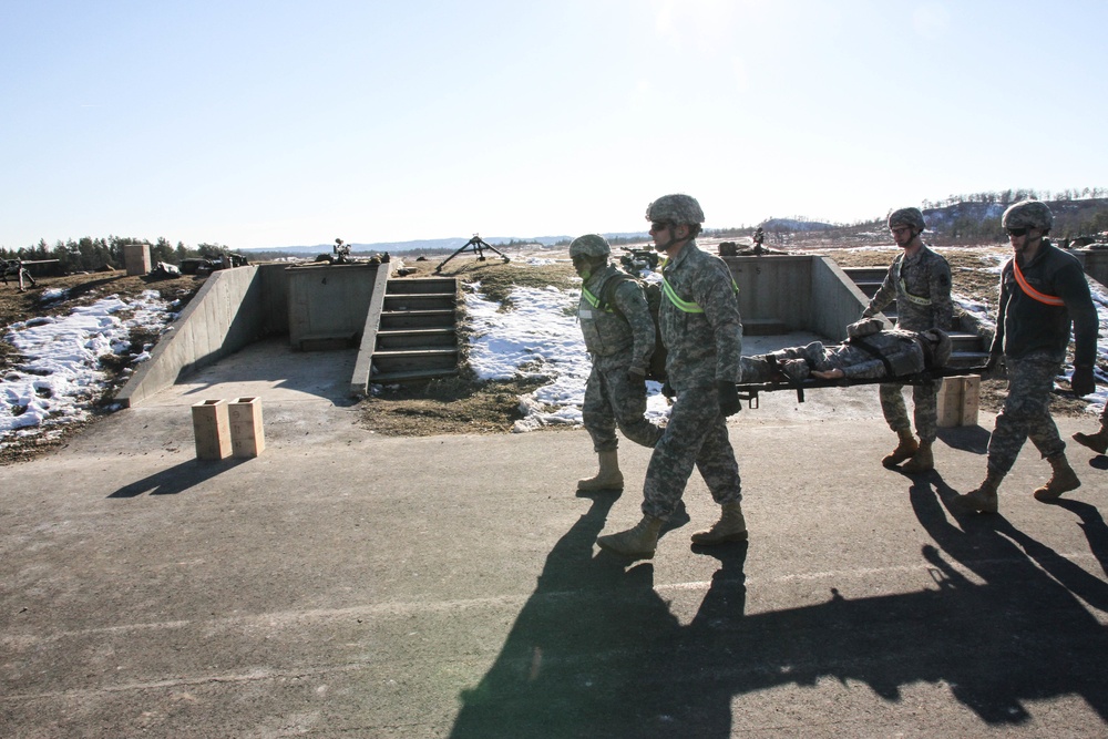 Medics train for MEDEVAC during Op Cold Steel 2017