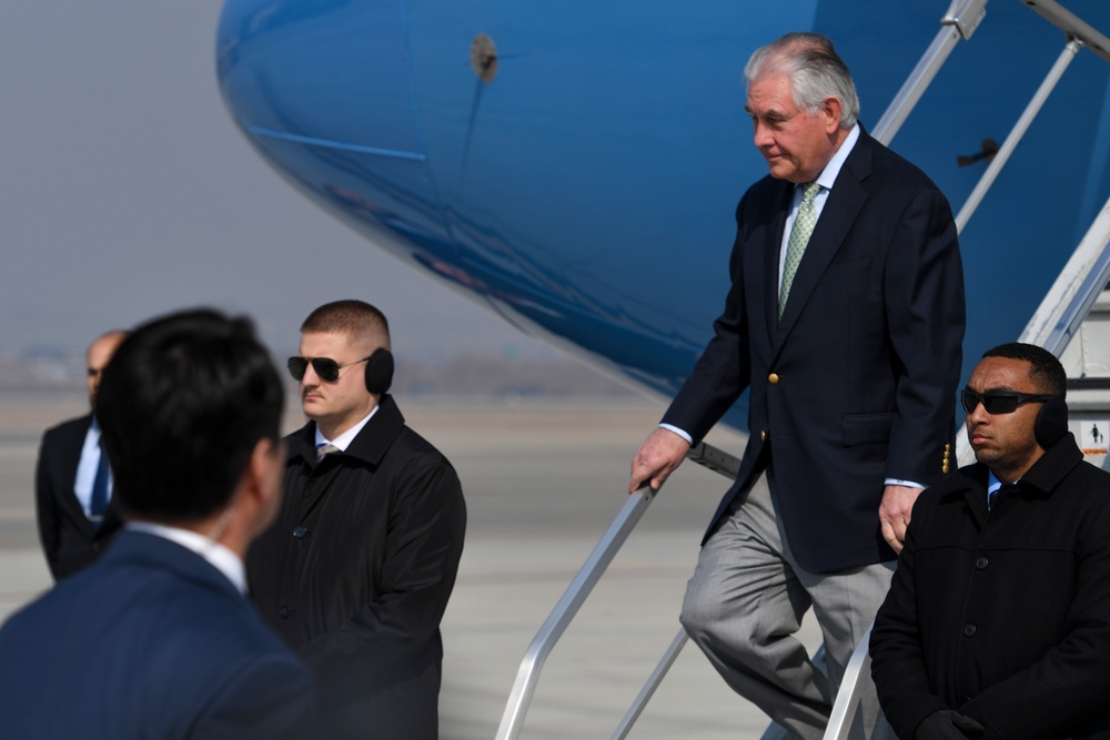 Secretary of State lands at Osan