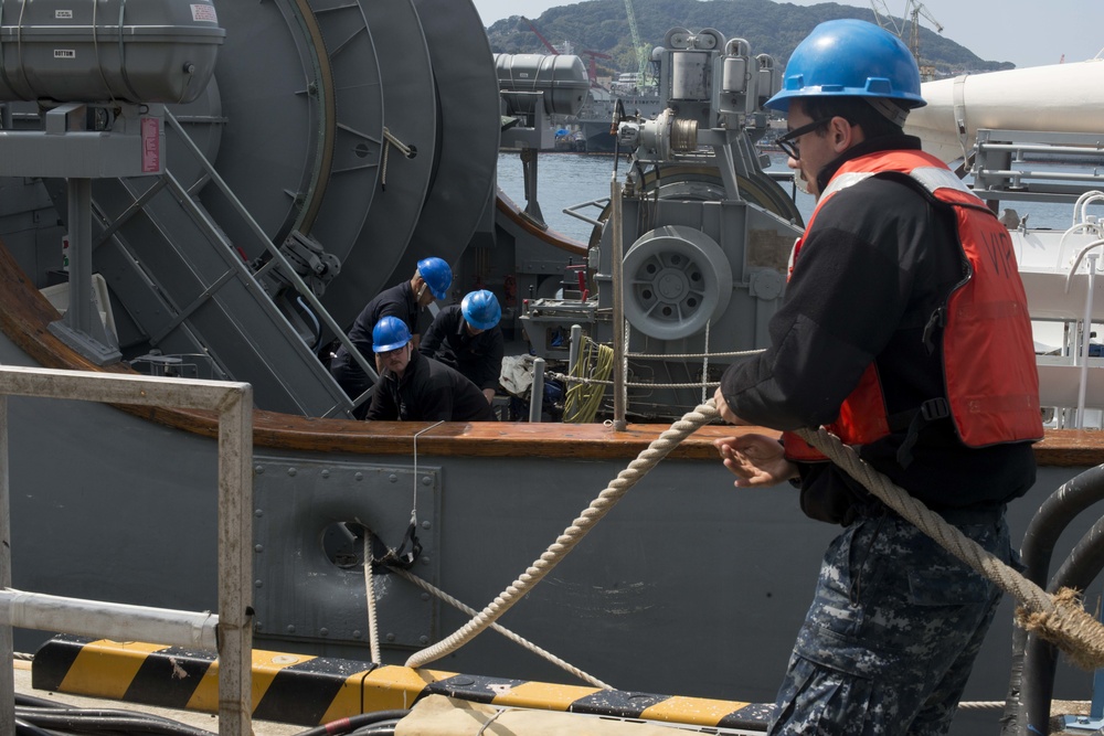 USS Chief Underway