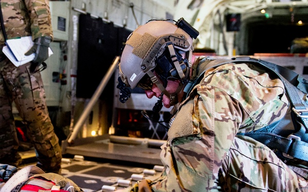 9th SOS pefroms a CDS airdrop and staticline jump with soldirs of 3rd Special Forces Group