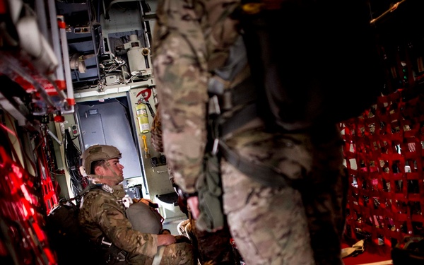 9th SOS pefroms a CDS airdrop and staticline jump with soldirs of 3rd Special Forces Group